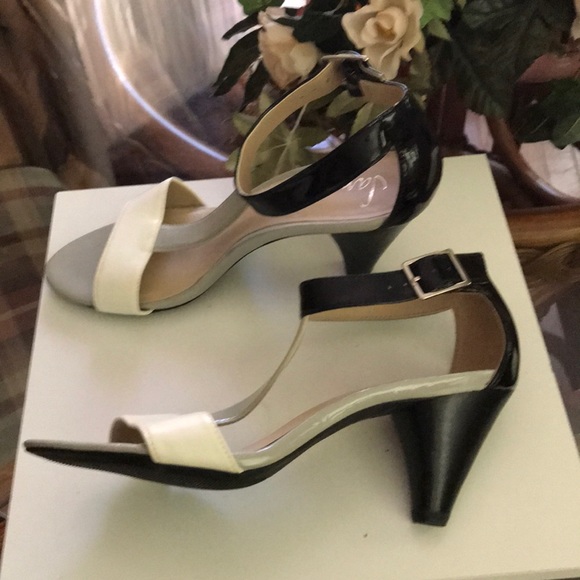 Sam & Libby Sandals - Picture 4 of 8